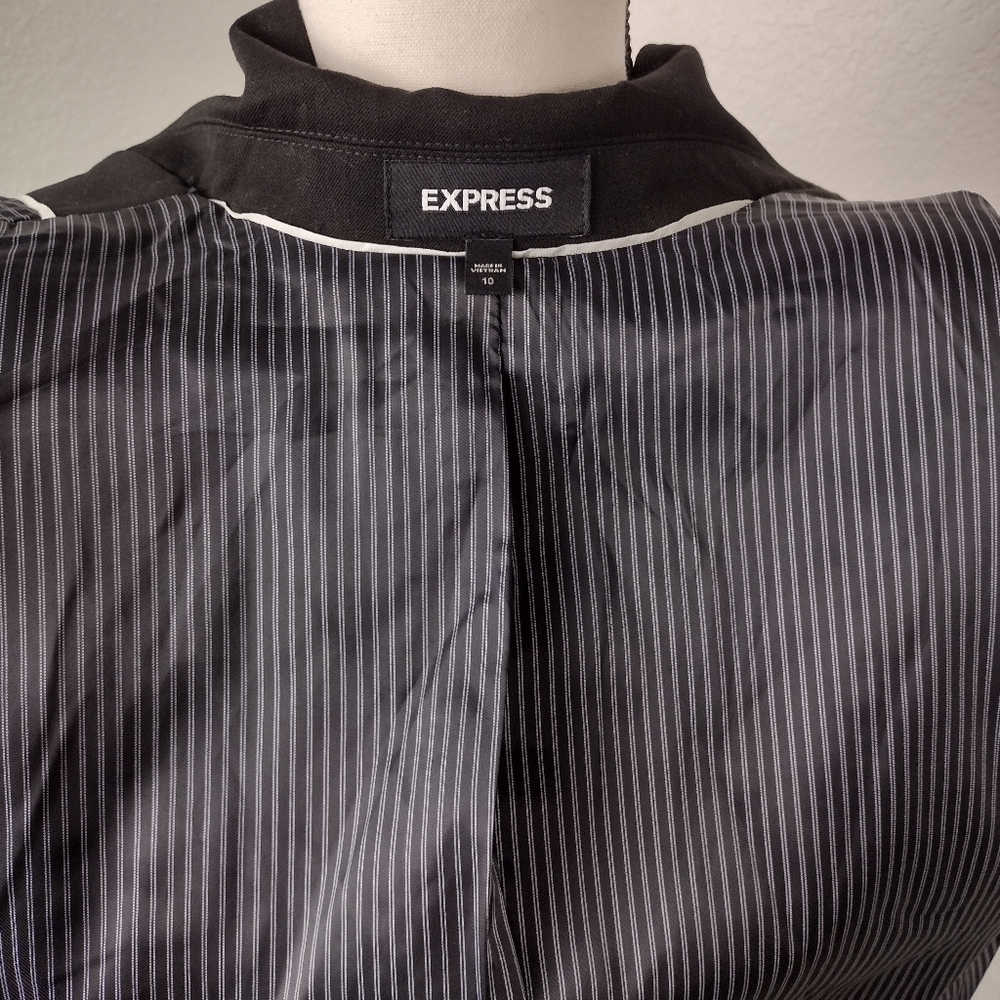 Classic Black Women's Blazer - Picture 5 of 8